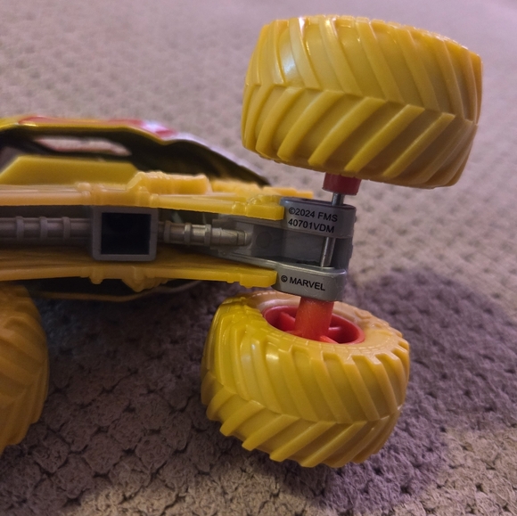 2024 Iron Man MONSTER JAM Marvel Truck 1/64 Spin Master Series - Picture 8 of 16